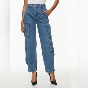 Aritzia Denim Forum
The '90s Millie Hi-Rise Cargo Jean